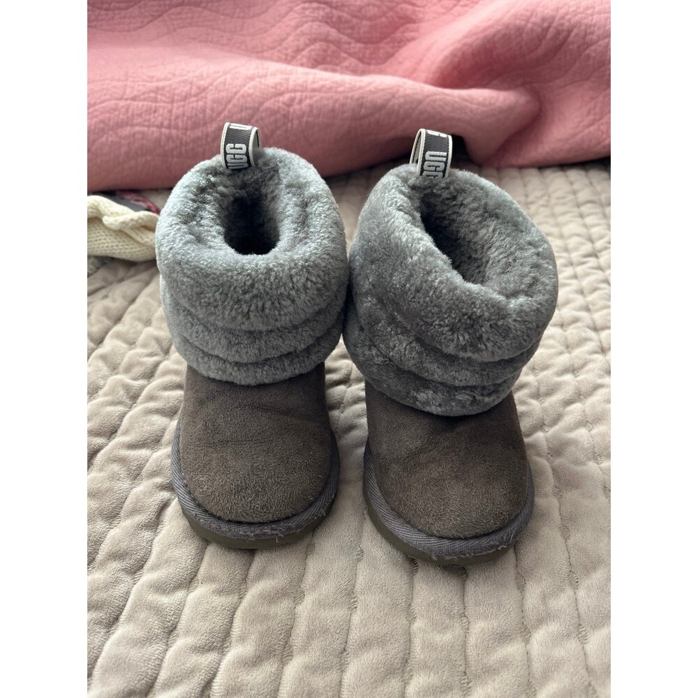 Toddler girls uggs size 7 gray